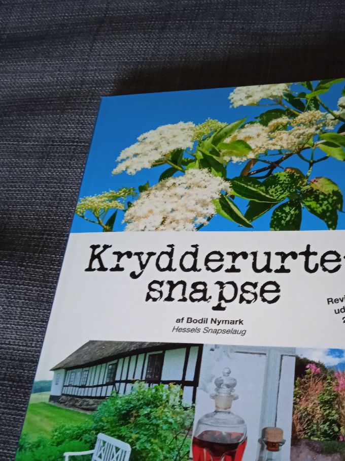 Den nye snapsebog er udkommet og kan købes
på Museet Herregården Hessel

på Hessel stande rundt omkring
eller direkte hos mig